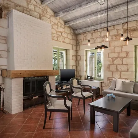 Boutique Petra Amanda Heated Pool Optional Filippos